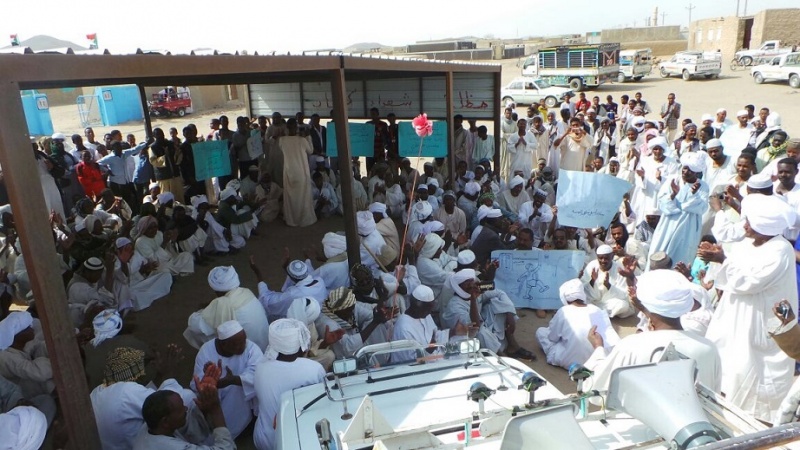 Peaceful Protesters Beaten by Security Personnel in Sawarda